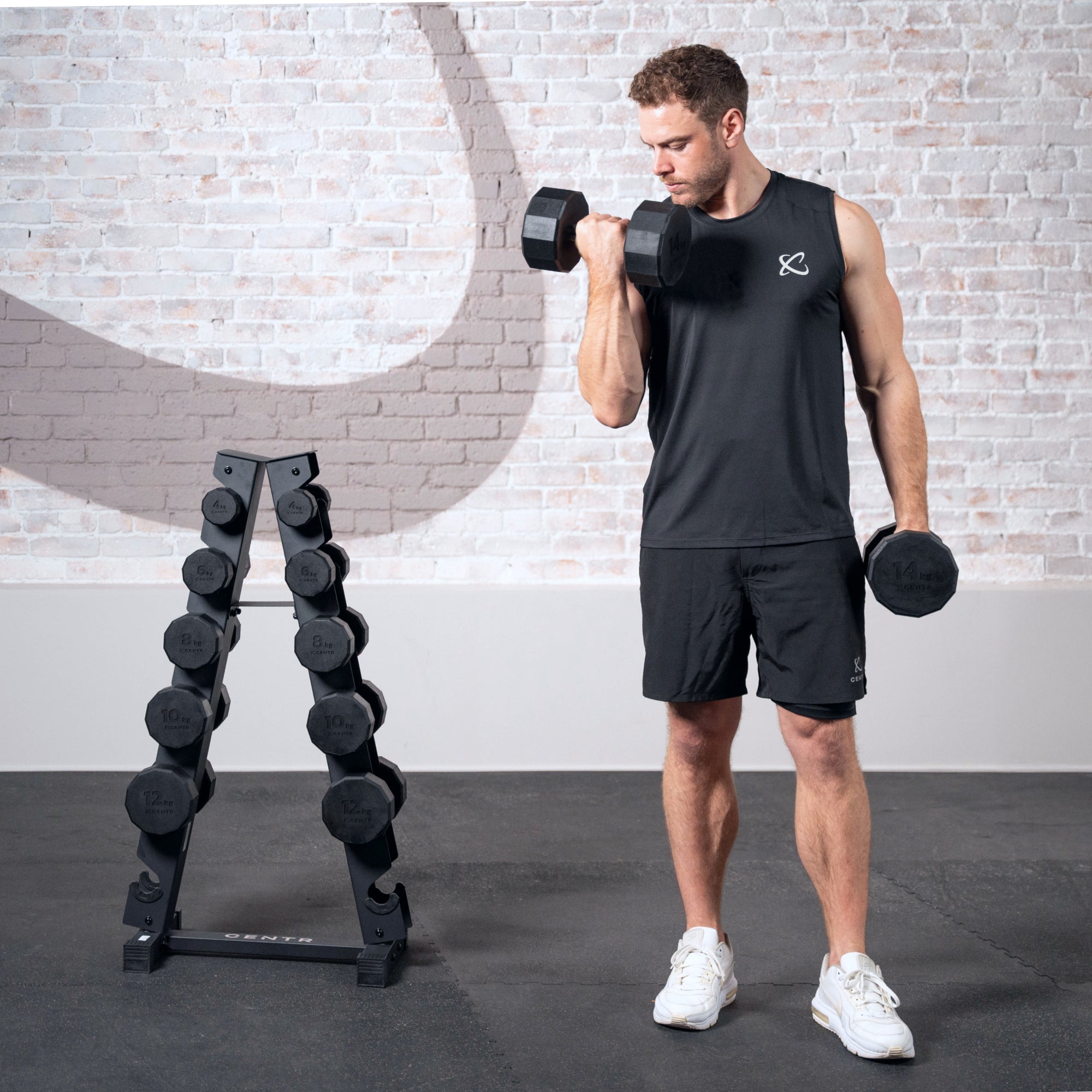 Dumbbell tower with dumbbellset