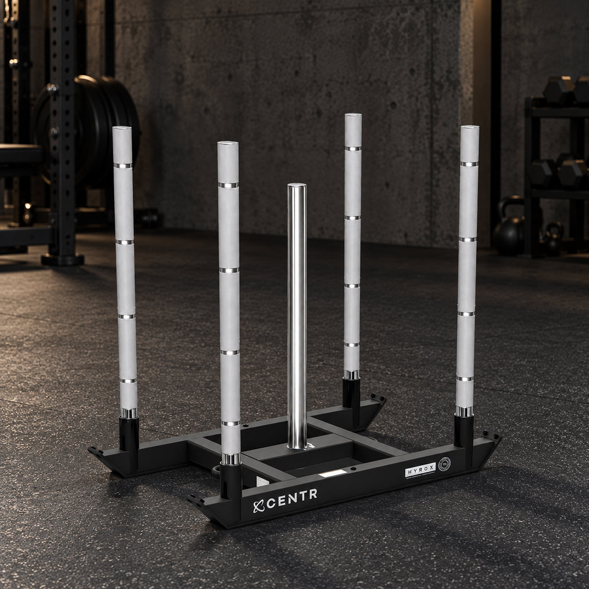 Centr x HYROX Official Competition Power Sled à patins remplaçables sur le sol d’une salle de sport