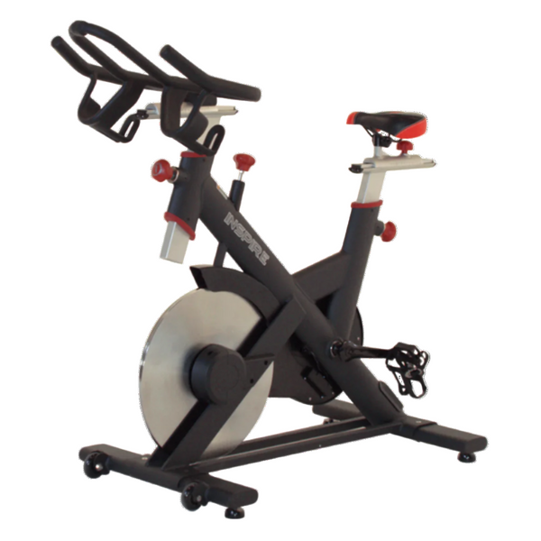 Een zwart-rode Inspire Fitness IC2 Indoor Training Bike met verstelbaar stuur en een display voor het monitoren van prestaties.